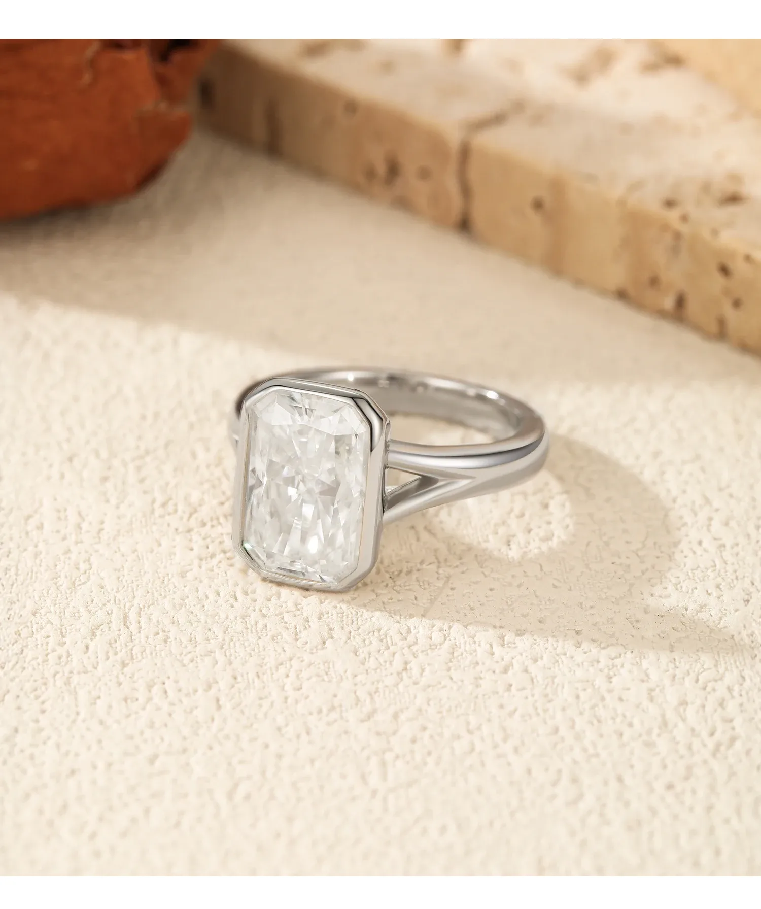 모이사나이트 직사각 베젤 웨딩 링